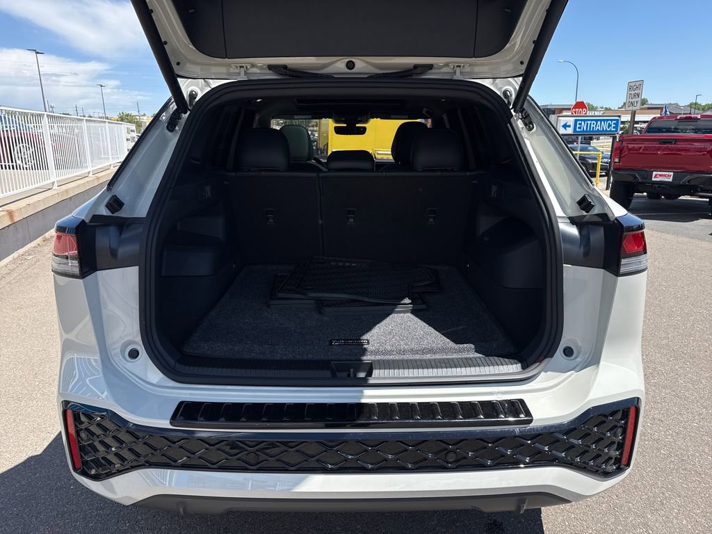 Used 2025 Volkswagen Tiguan SE R-Line AWD/4WD image 23