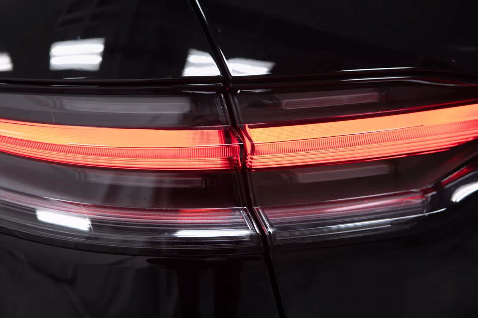 Certified 2026 Porsche Macan AWD/4WD image 18