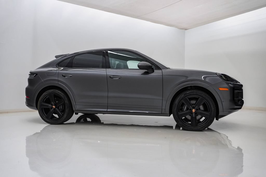 Certified 2025 Porsche Cayenne Coupe AWD/4WD image 9