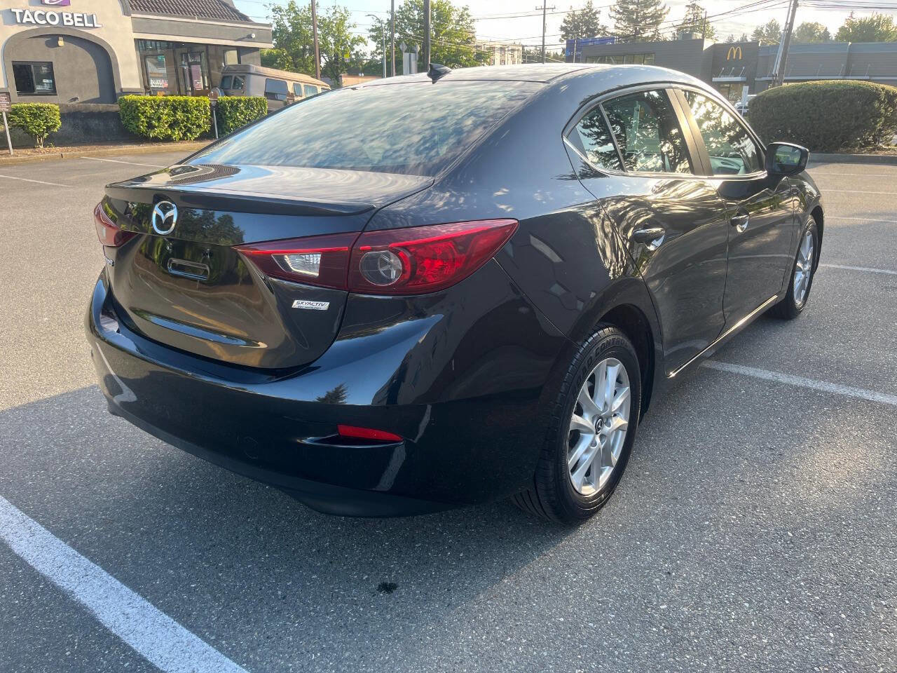 Used 2014 MAZDA MAZDA3 i Touring w/ Technology Package FWD image 3