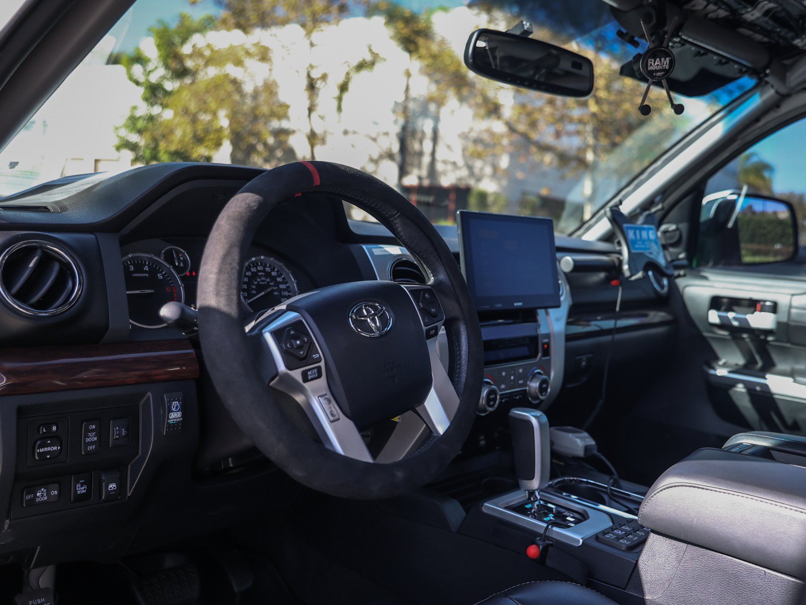 Used 2017 Toyota Tundra Limited w/ Limited Premium Package AWD/4WD image 19
