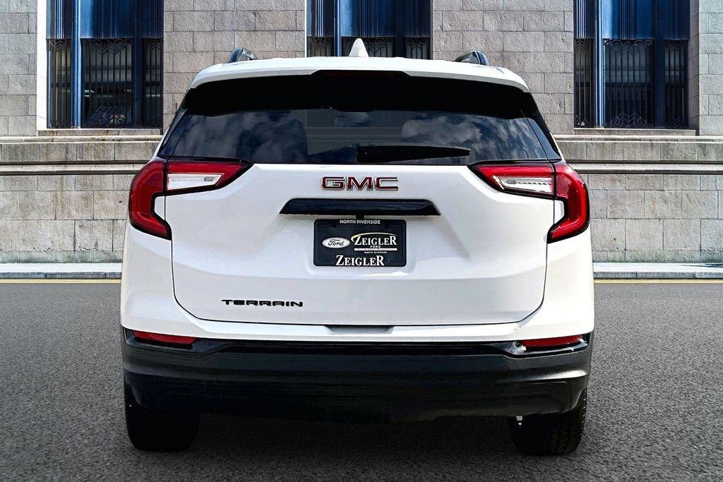 Used 2024 GMC Terrain SLE w/ Elevation Edition FWD image 4