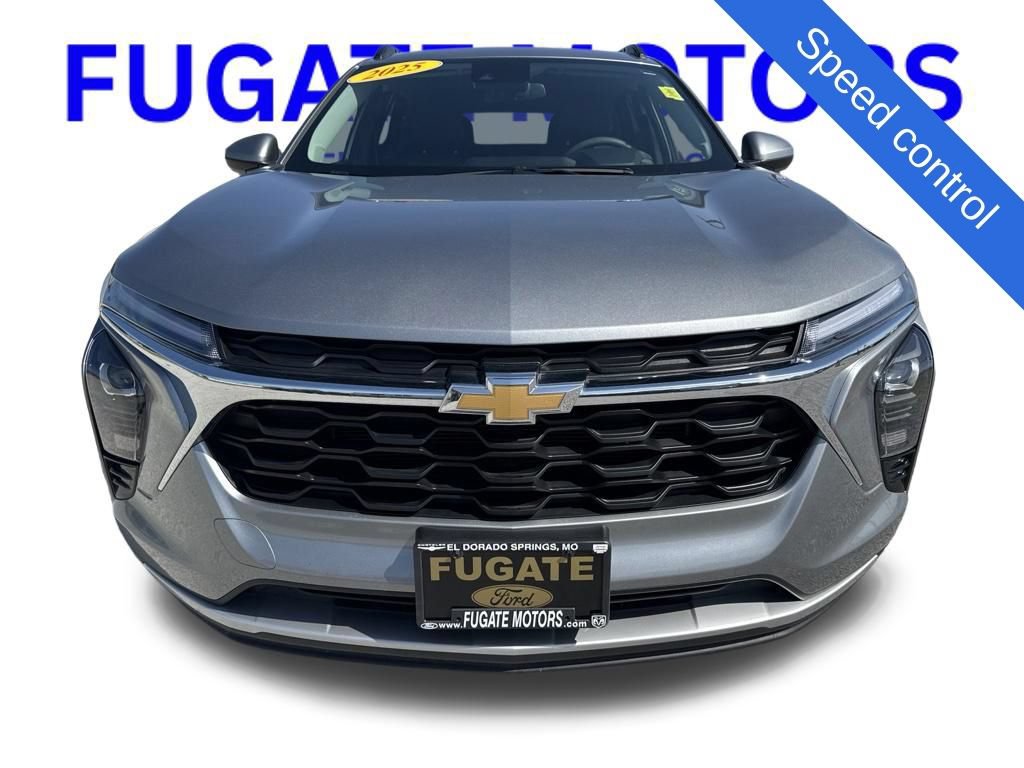 Used 2025 Chevrolet Trax LT FWD image 11