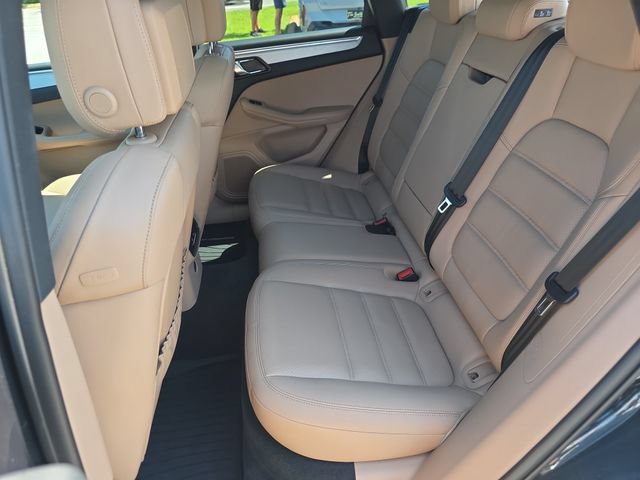 Used 2023 Porsche Macan Turbo AWD/4WD image 30