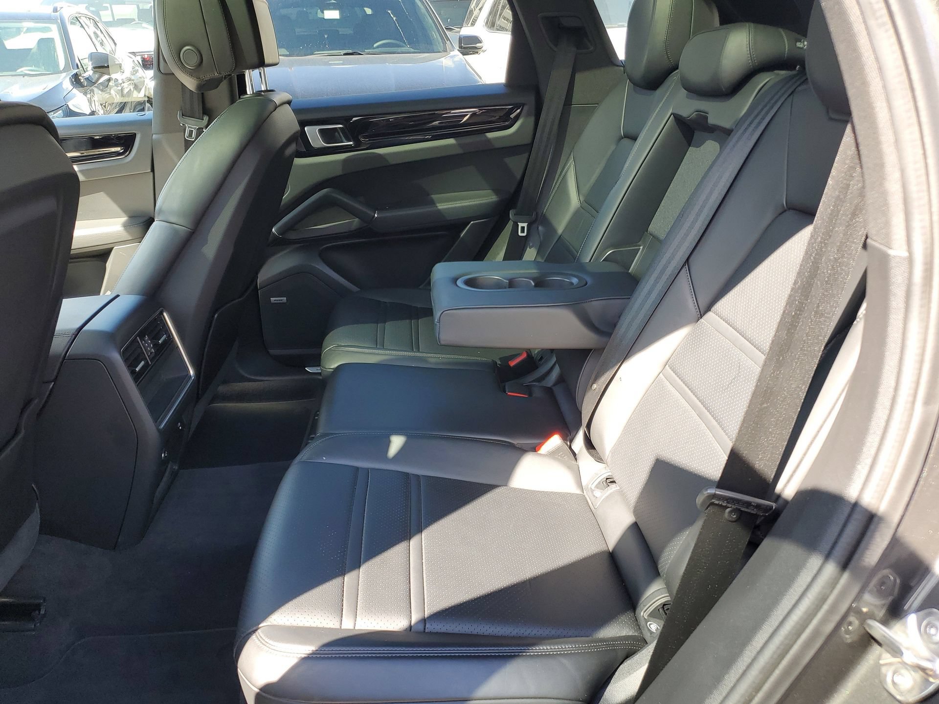 Used 2022 Porsche Cayenne AWD/4WD image 11