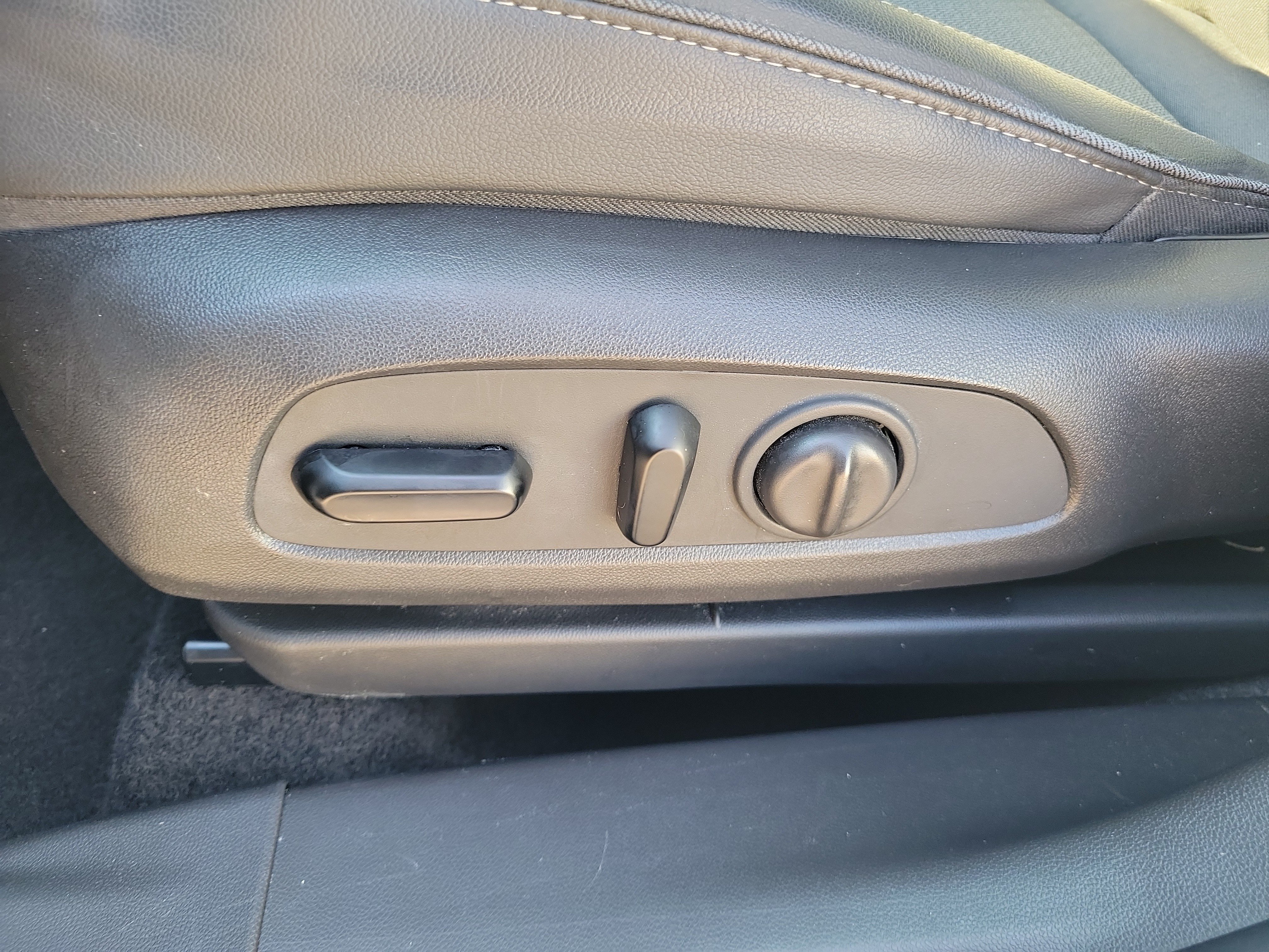 Used 2021 Buick Encore GX Select w/ Advanced Technology Package FWD image 17