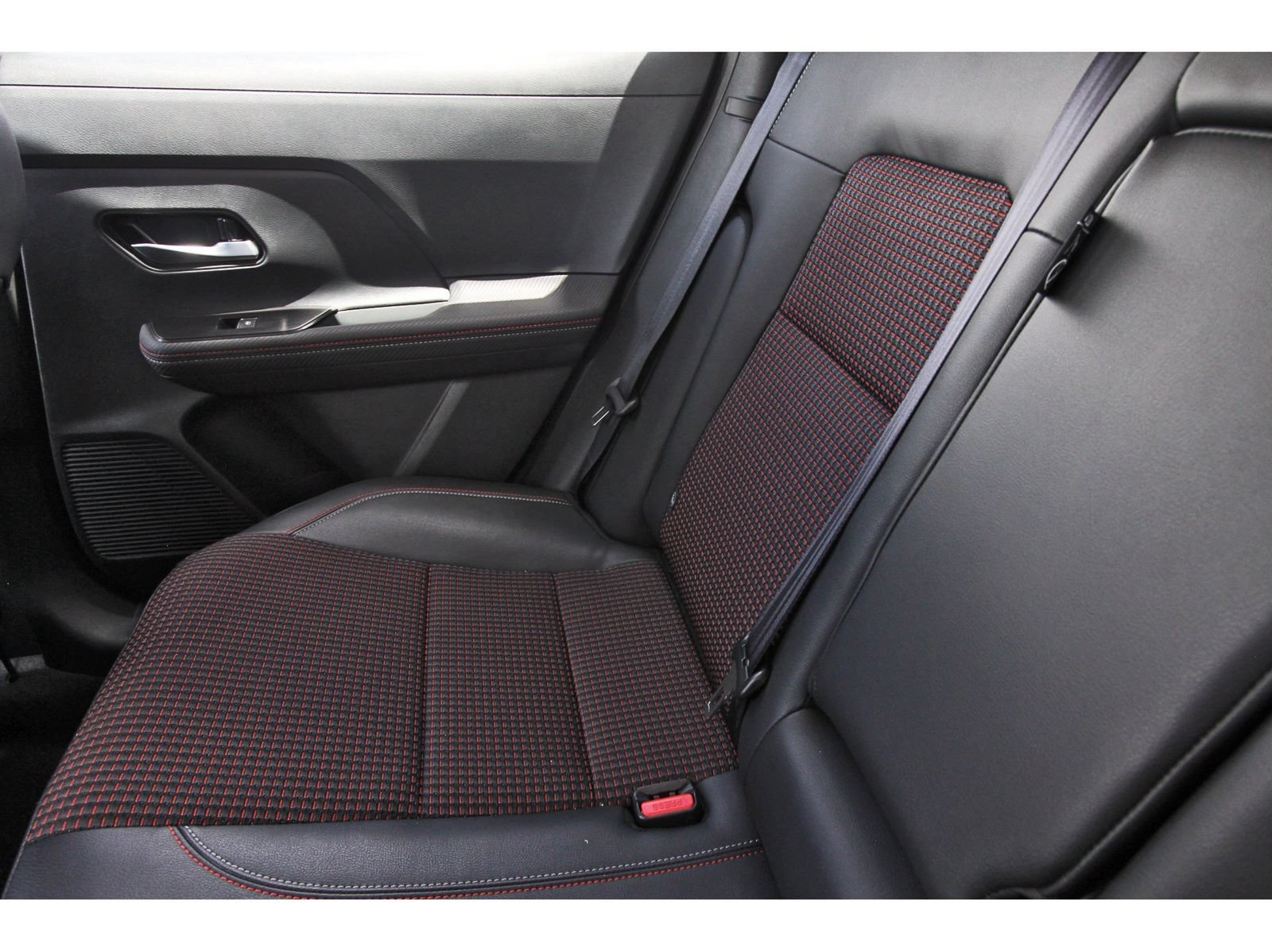 Certified 2025 Nissan Kicks SR FWD image 14