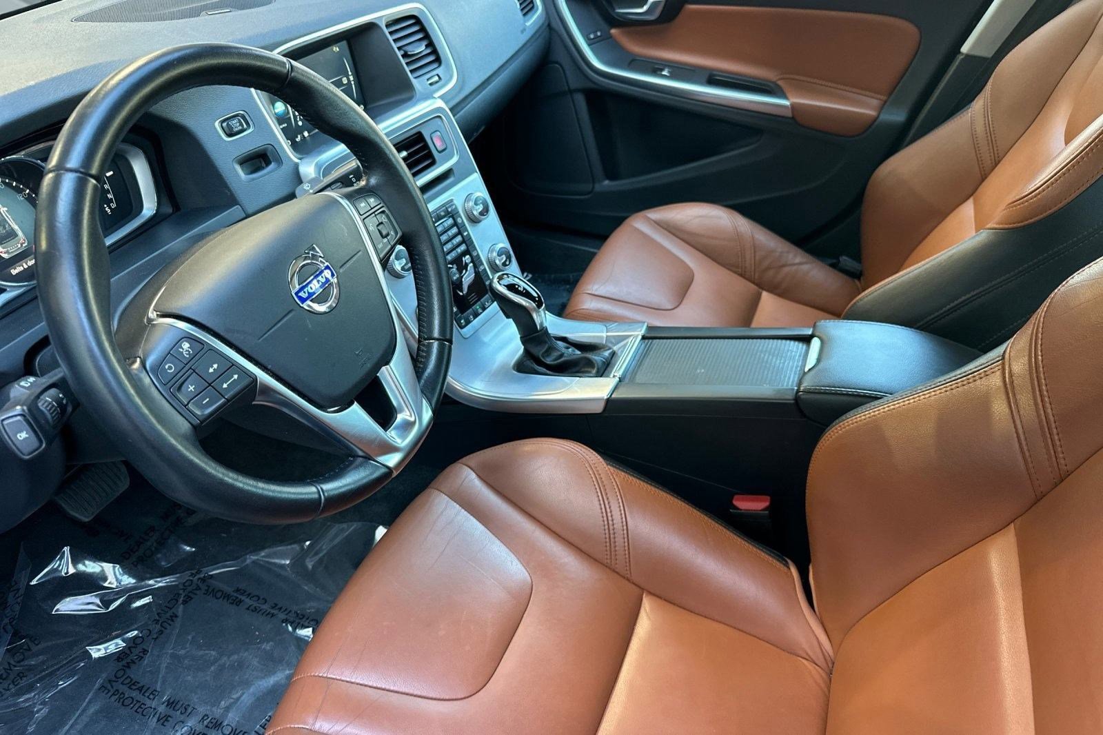 Used 2017 Volvo S60 T5 Inscription Platinum image 4