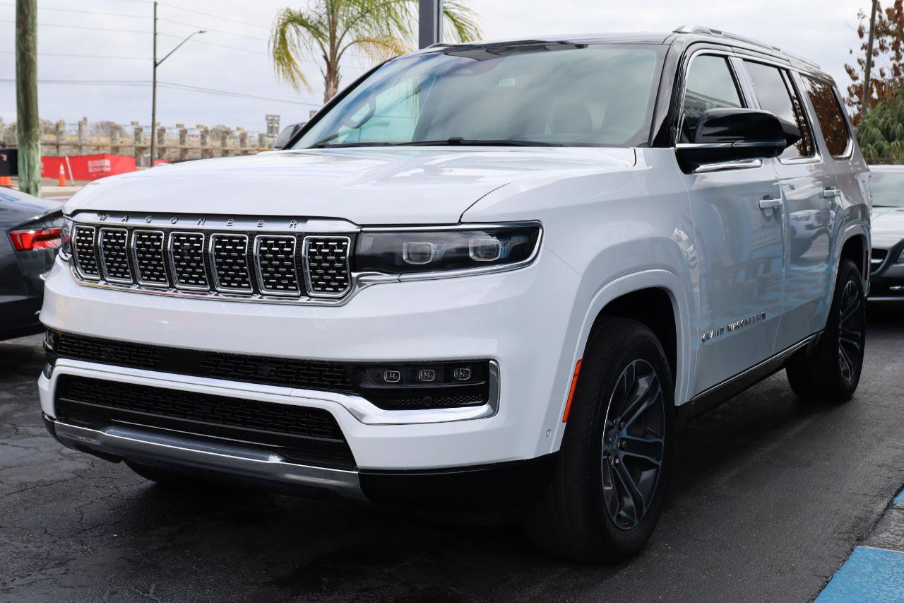 Used 2023 Jeep Grand Wagoneer 4WD image 2