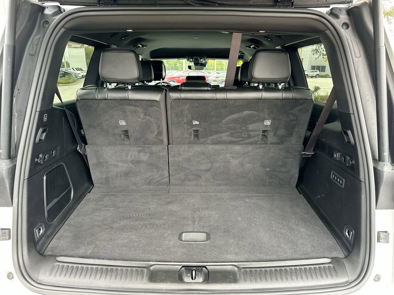 Used 2023 Jeep Wagoneer Series III w/ Preferred Equipment Group image 8