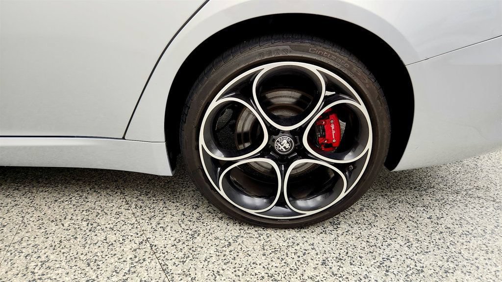 Used 2022 Alfa Romeo Giulia Ti AWD/4WD image 9