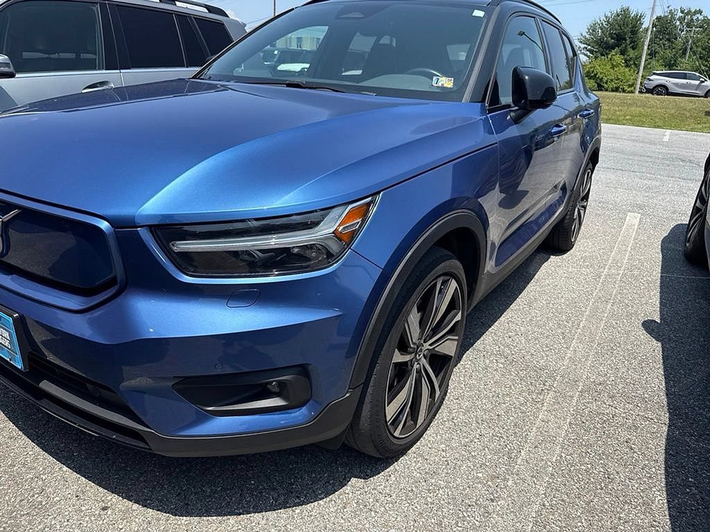 Used 2021 Volvo XC40 P8 Recharge w/ Advanced Package AWD/4WD image 8