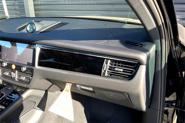 New 2026 Porsche Macan image 20