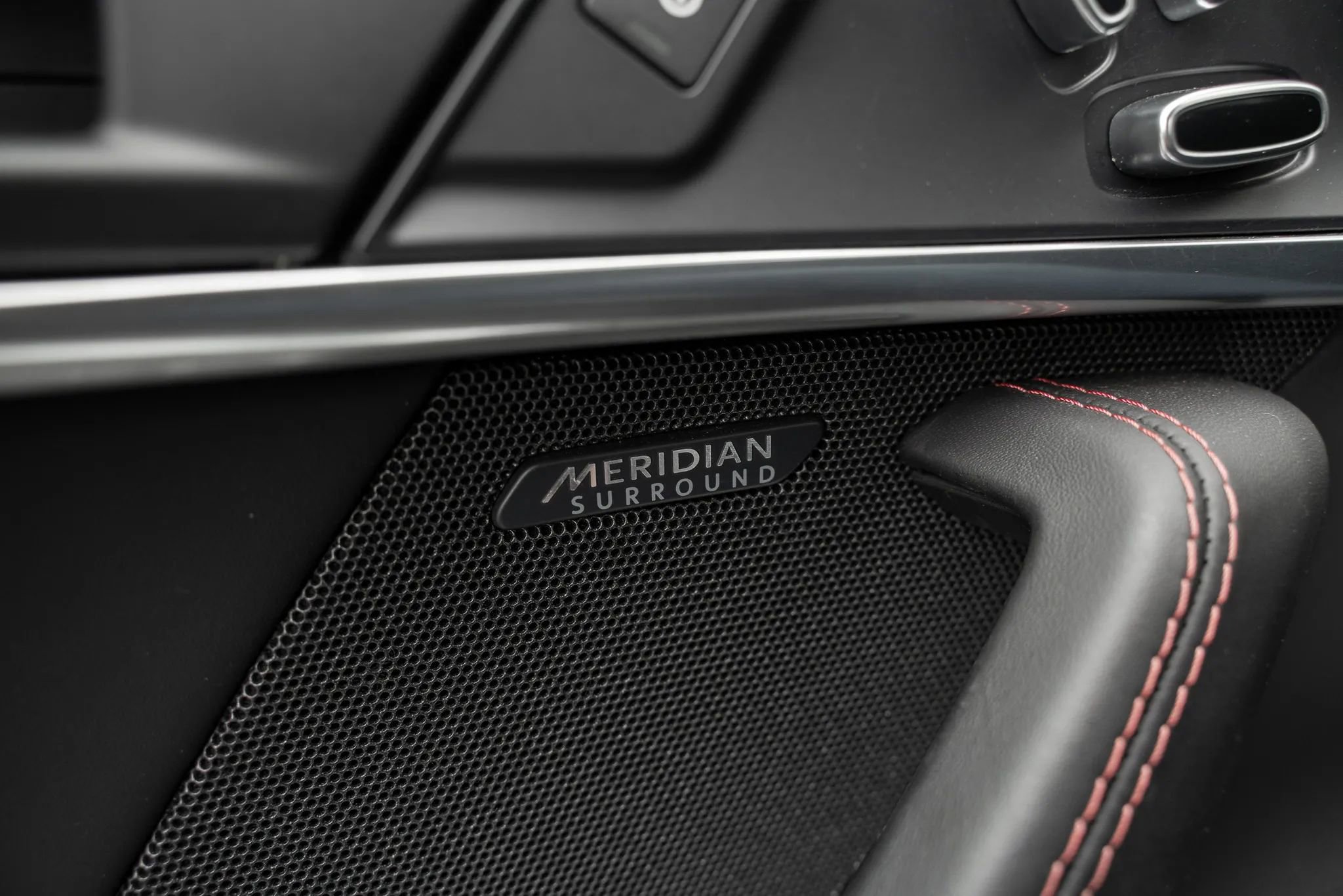 Used 2020 Jaguar F-TYPE R-Dynamic AWD/4WD image 21