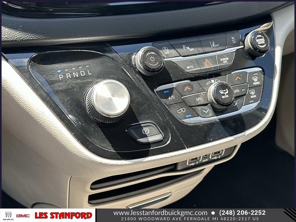 Used 2023 Chrysler Pacifica Touring-L FWD image 32