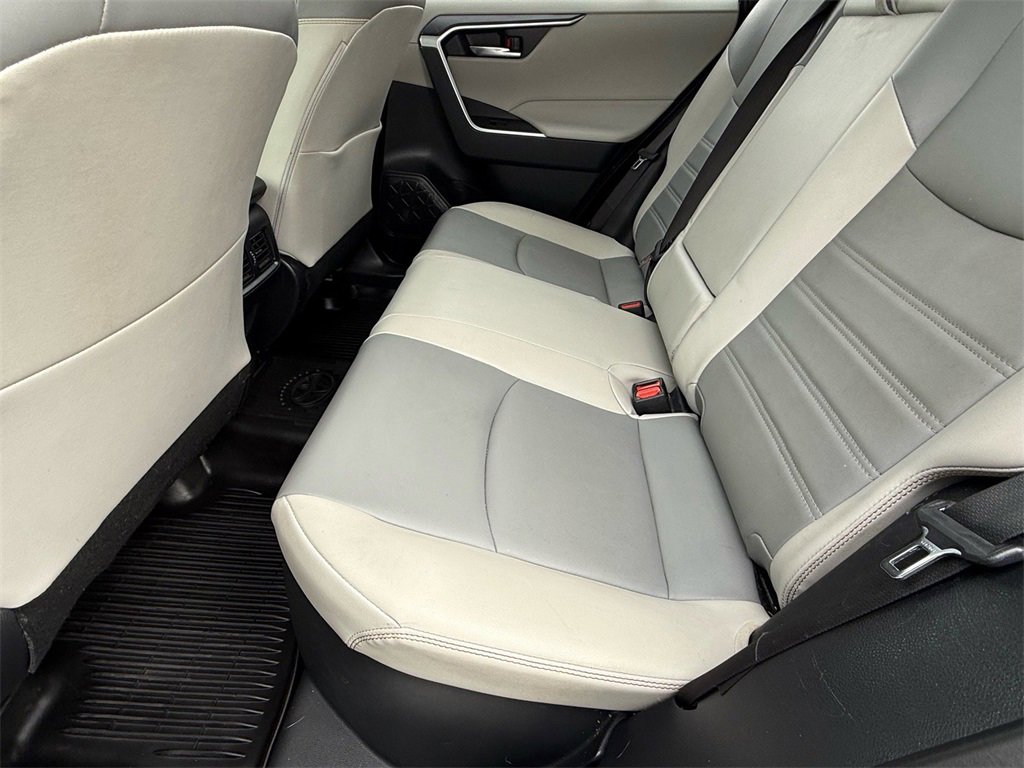 Used 2023 Toyota RAV4 XLE Premium image 13