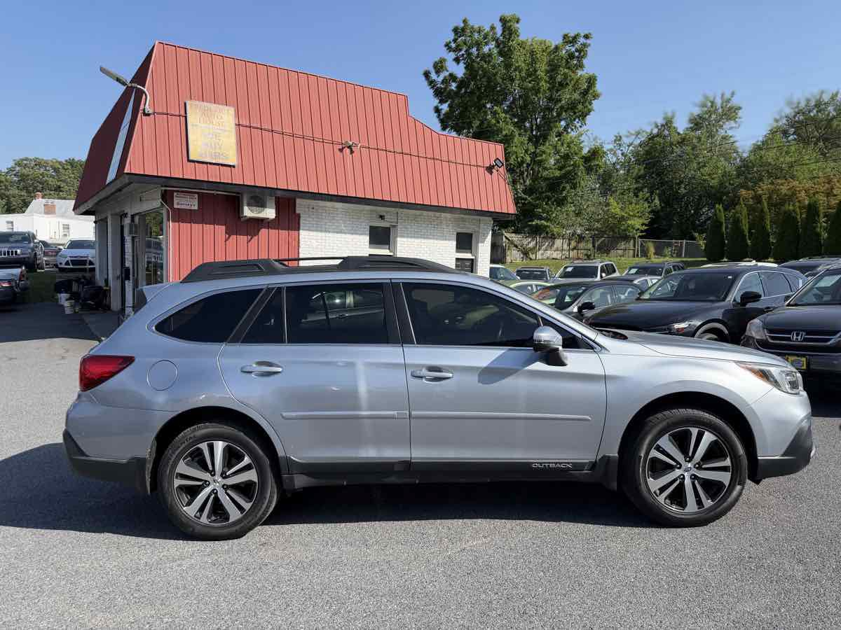 Used 2018 Subaru Outback 2.5i Limited AWD/4WD image 8