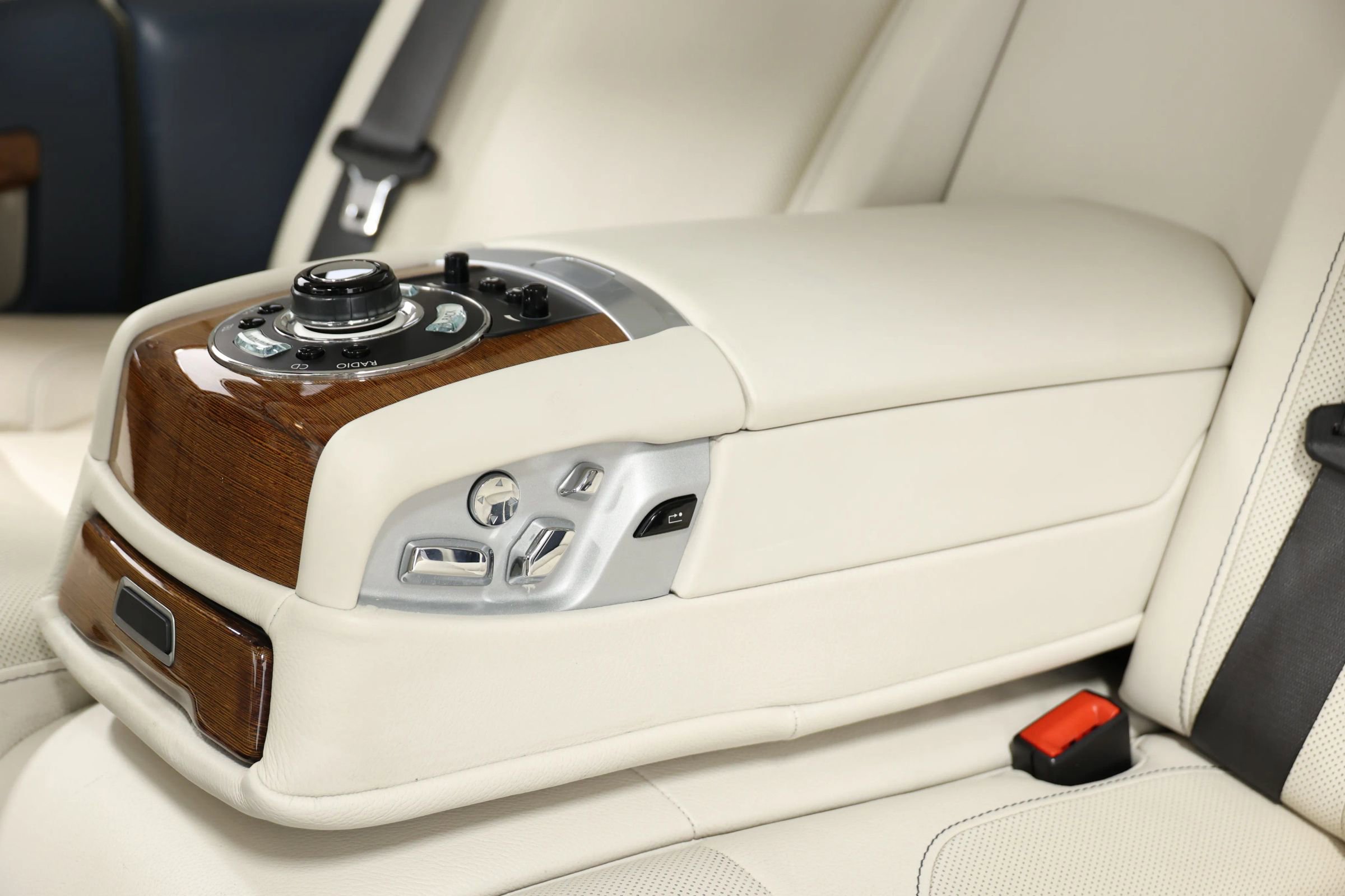 Used 2011 Rolls-Royce Ghost image 47