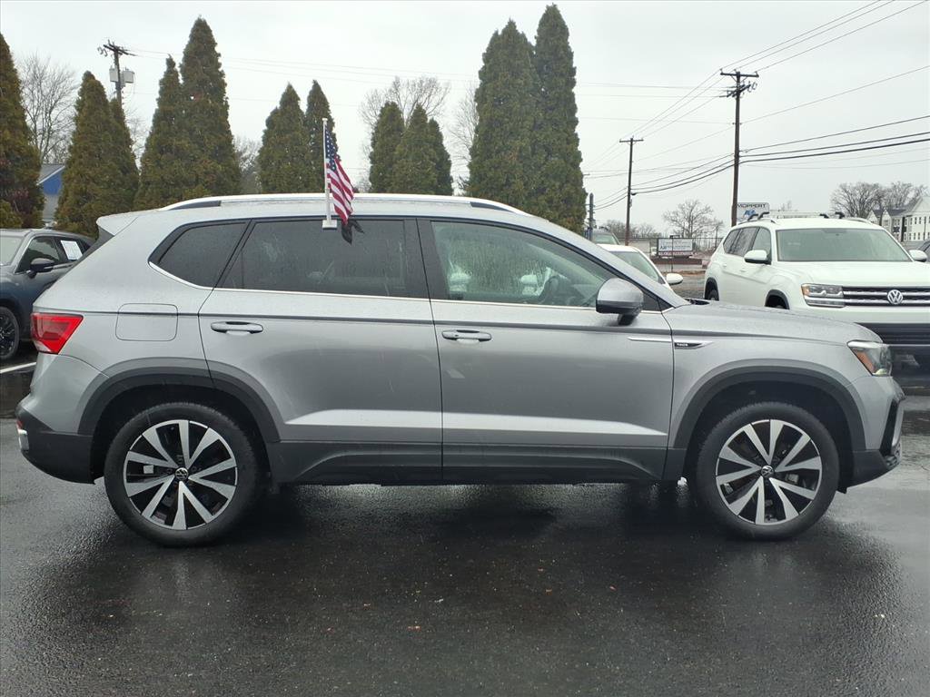 Certified 2023 Volkswagen Taos SE image 2