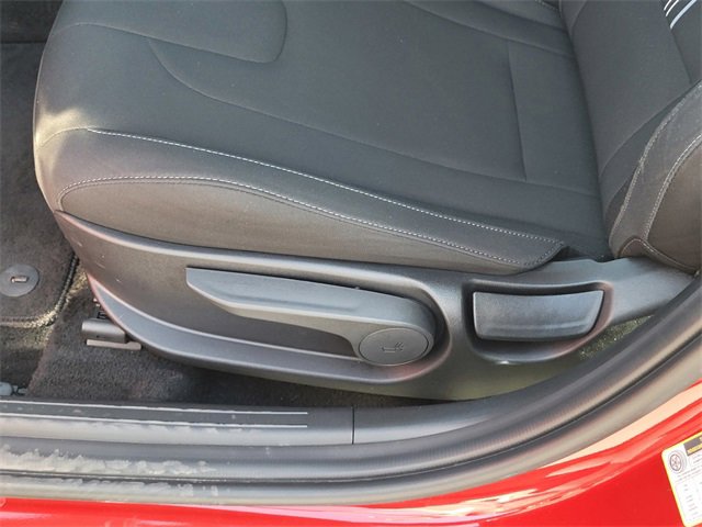 Used 2025 Hyundai Elantra Blue image 14