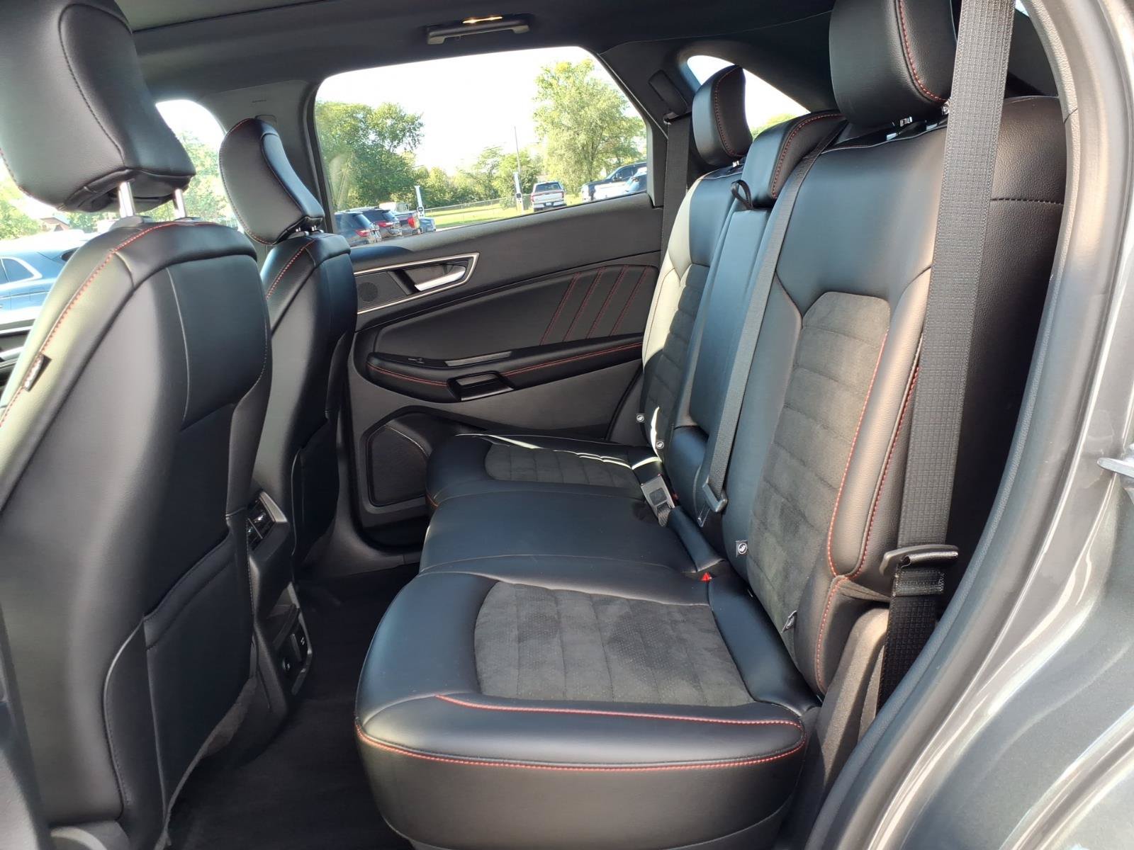 Certified 2024 Ford Edge ST-Line AWD/4WD image 9