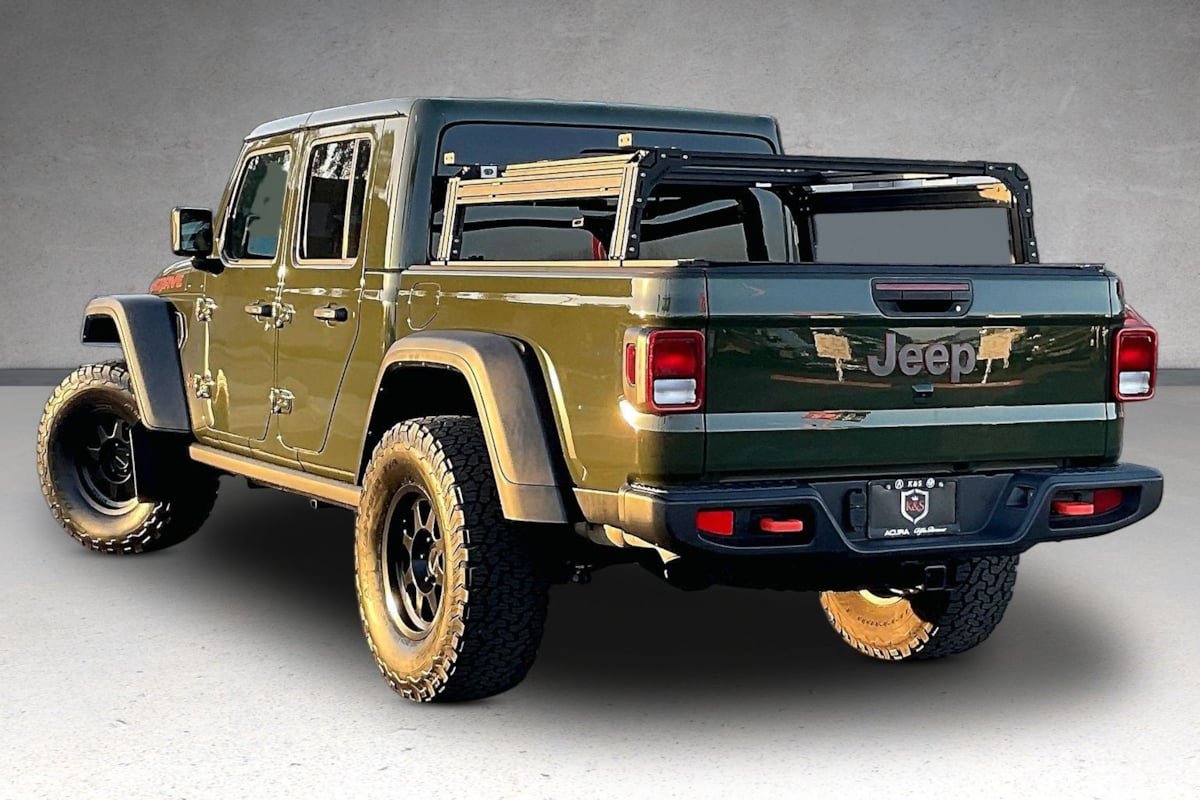 Used 2023 Jeep Gladiator Mojave w/ Trailer Tow Package AWD/4WD image 31