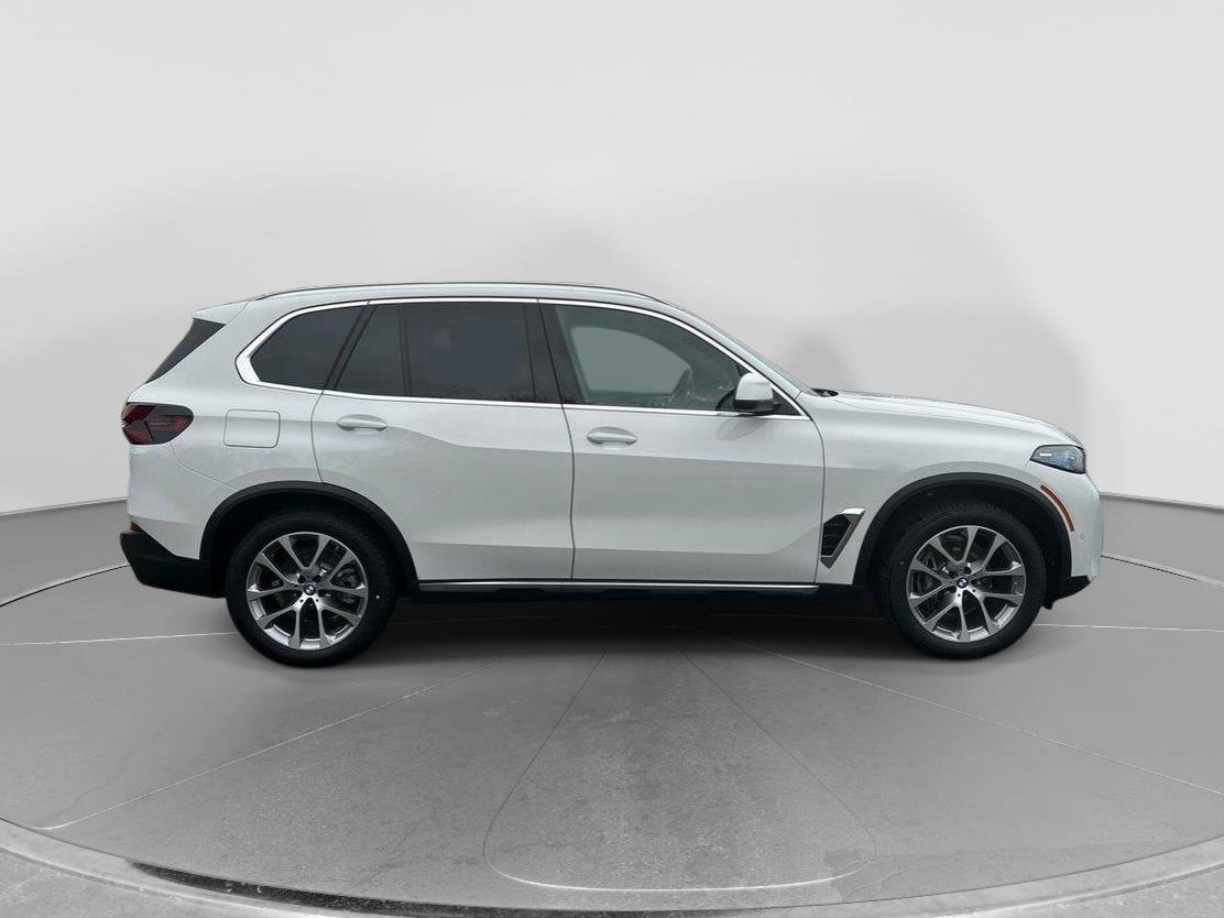 New 2026 BMW X5 sDrive40i w/ Parking Assistance Package RWD image 4