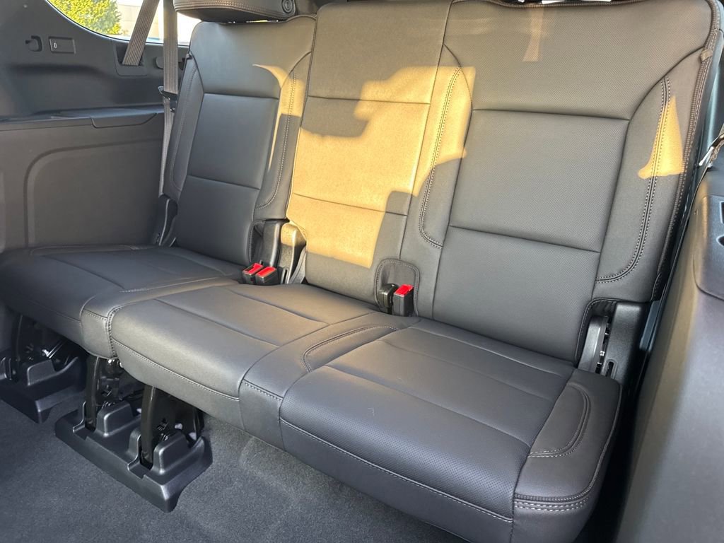 New 2026 Chevrolet Suburban High Country image 17