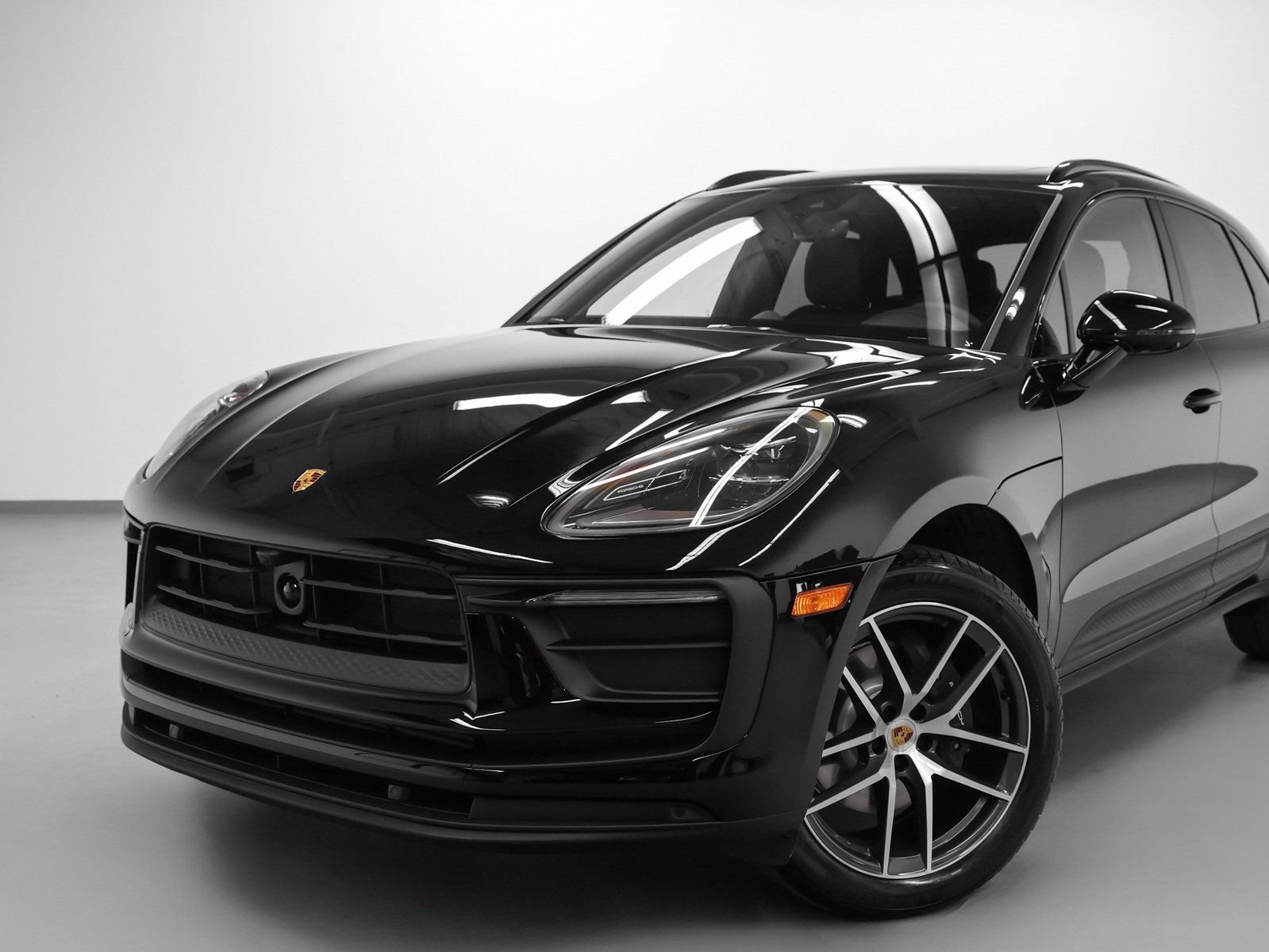 Certified 2026 Porsche Macan AWD/4WD image 7