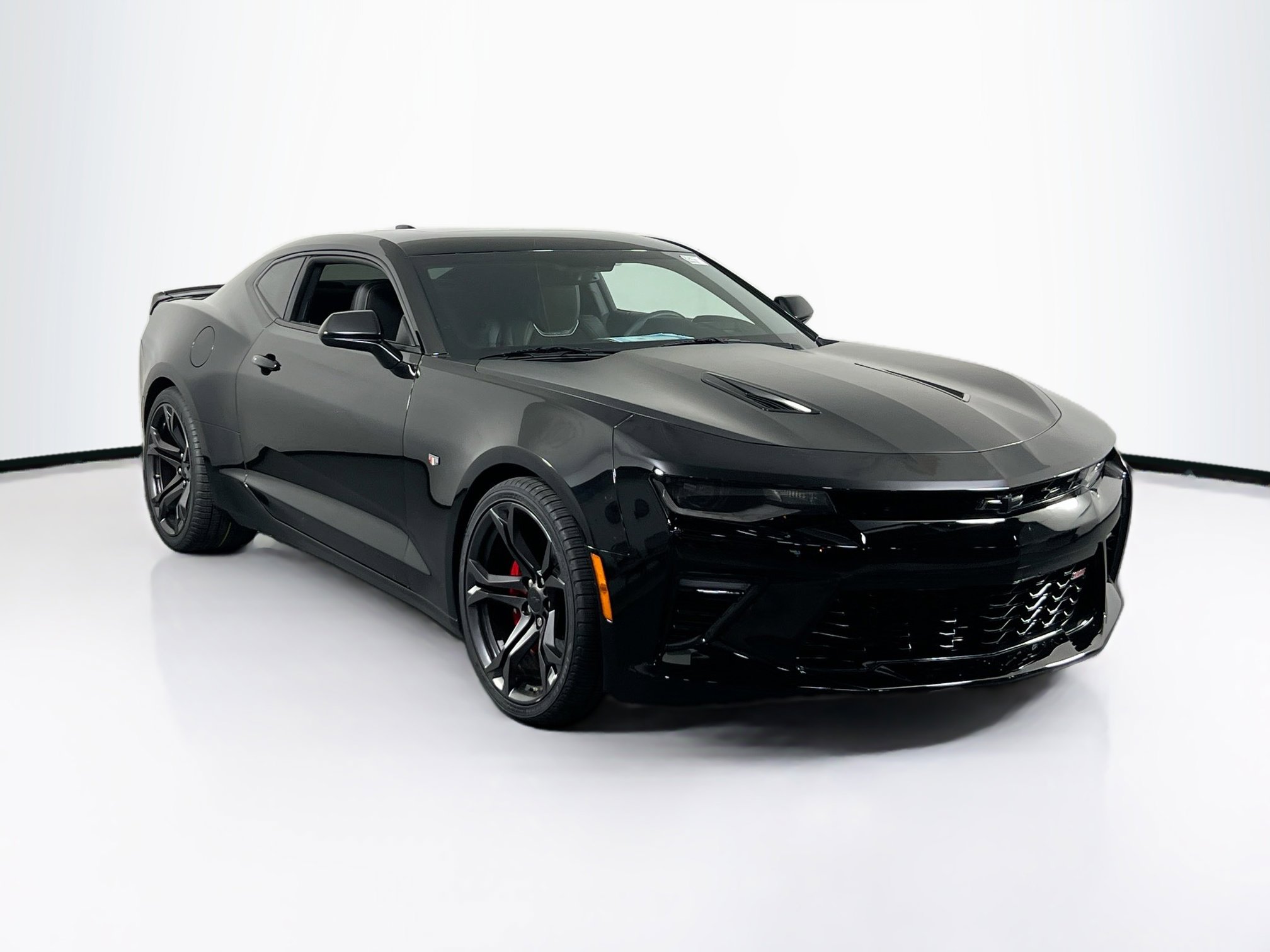 Used 2018 Chevrolet Camaro SS RWD image 3