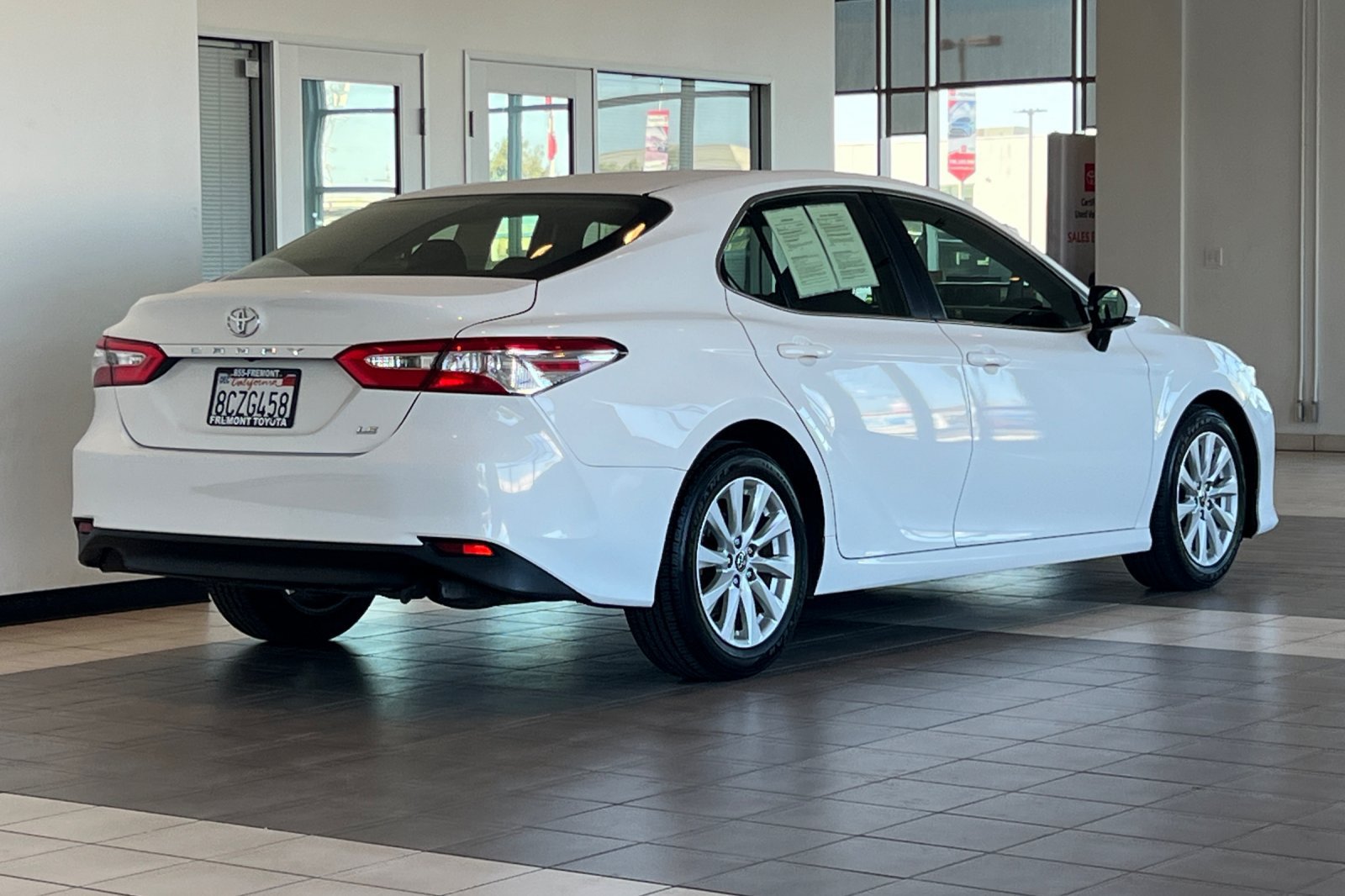 Certified 2018 Toyota Camry LE w/ Convenience Package FWD image 4