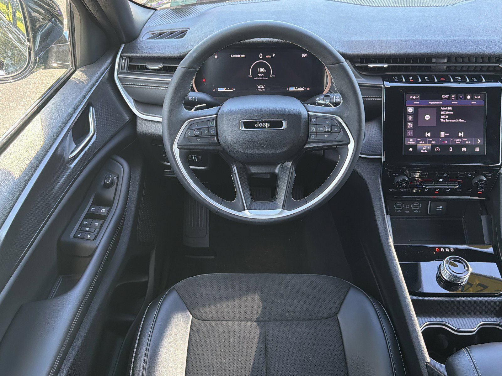 Used 2024 Jeep Grand Cherokee L Altitude AWD/4WD image 15