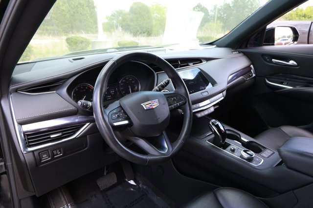Used 2022 Cadillac XT4 Luxury w/ Cold Weather Package FWD image 24