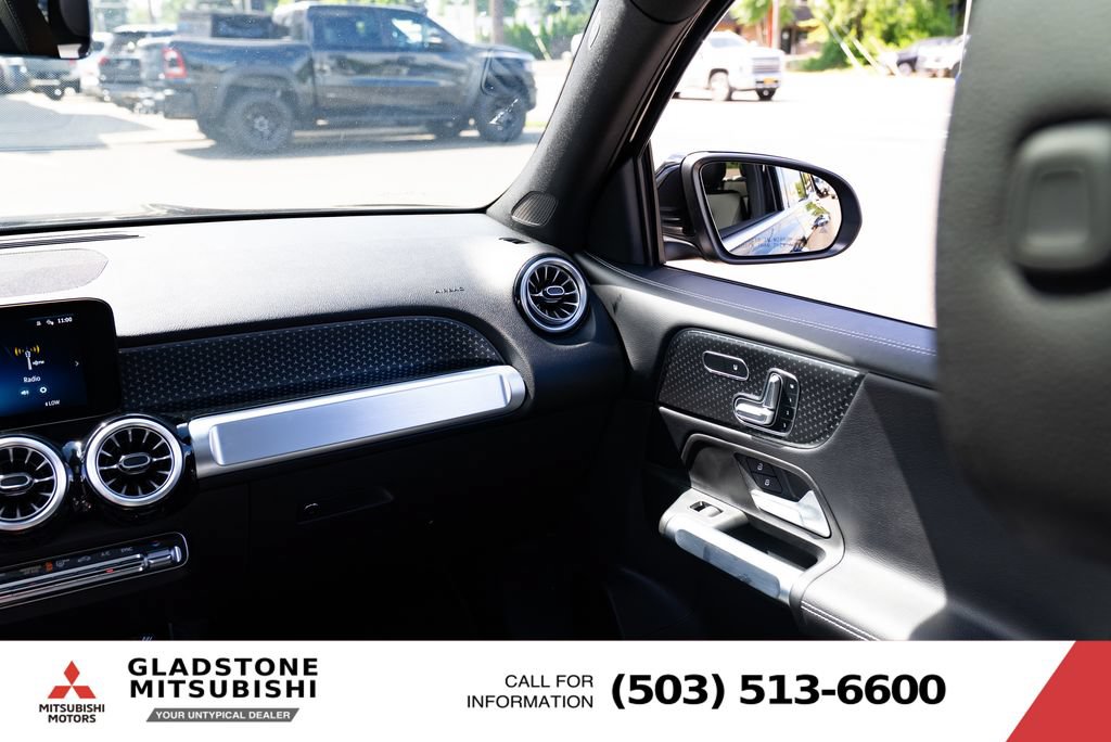 Used 2025 Mercedes-Benz GLB 250 4MATIC image 11