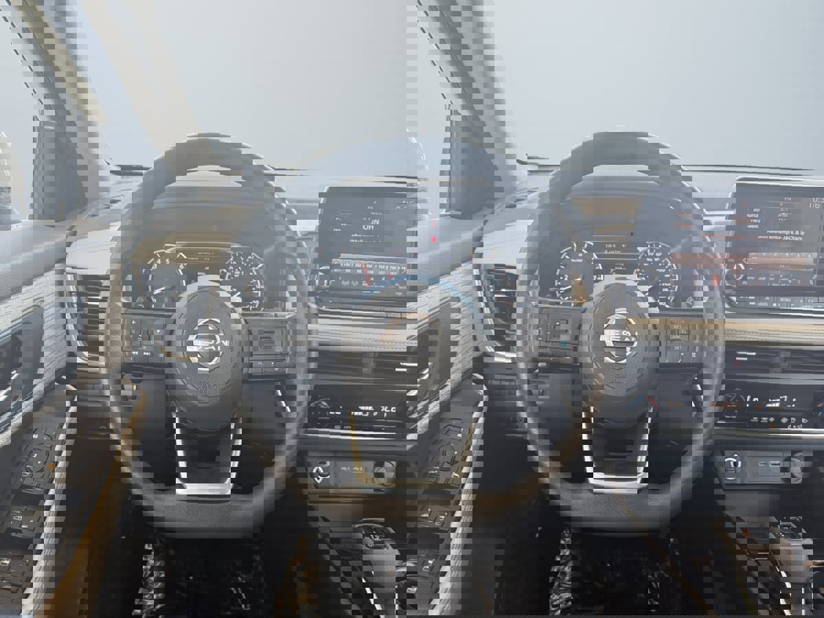 Used 2023 Nissan Rogue SV image 12