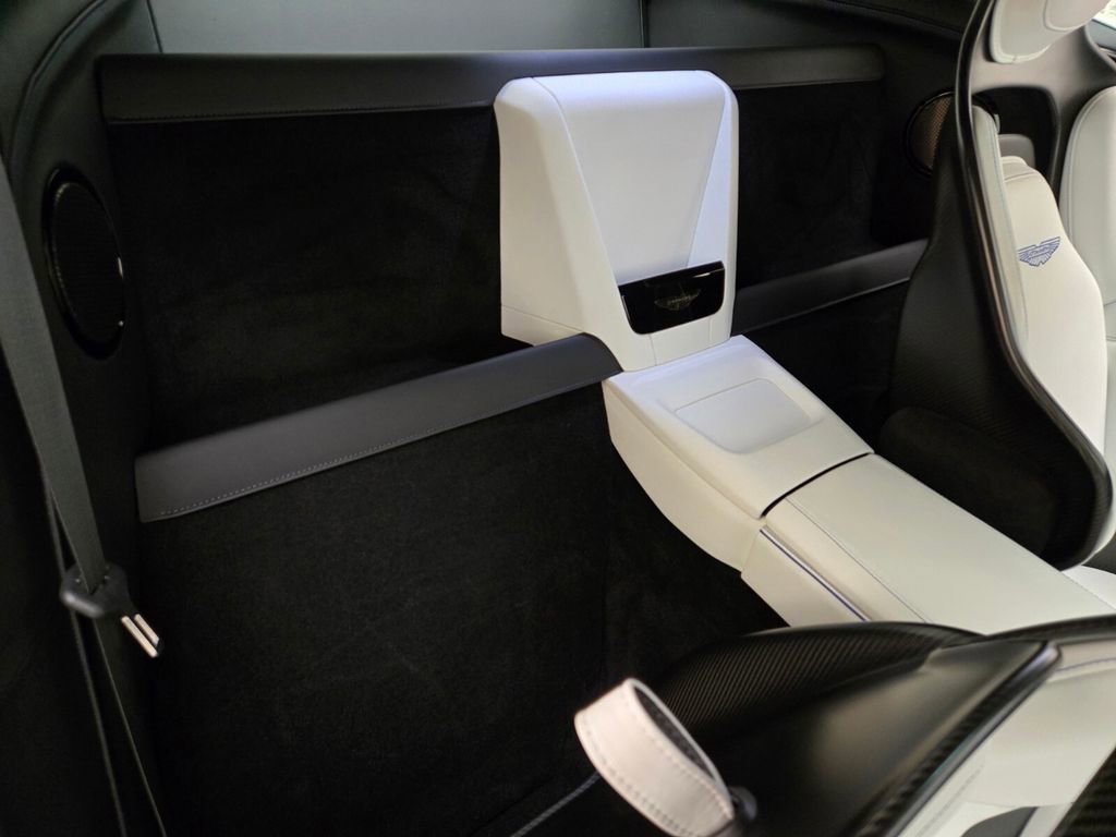 Used 2025 Aston Martin V8 Vantage Coupe image 22