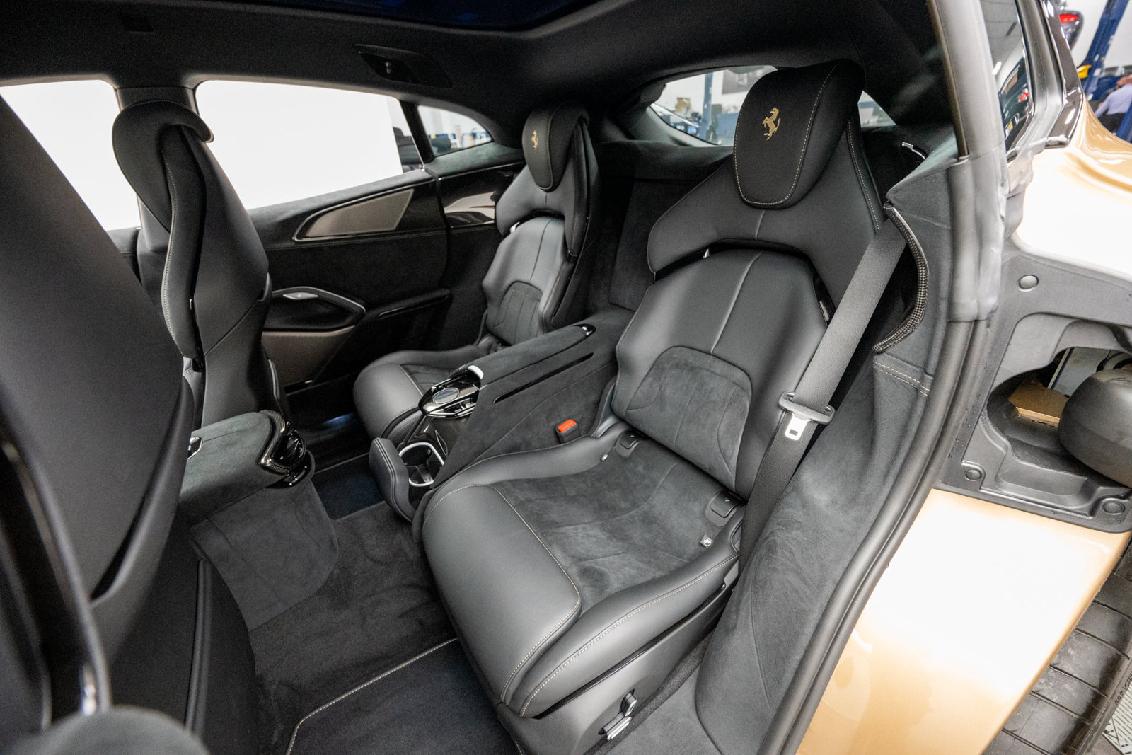 Used 2025 Ferrari Purosangue AWD/4WD image 17