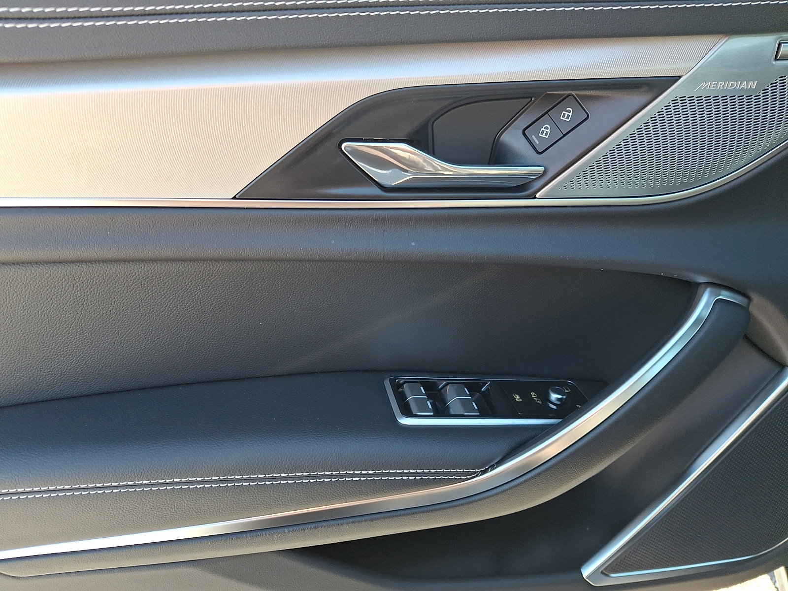 New 2024 Jaguar XF R-Dynamic SE image 10