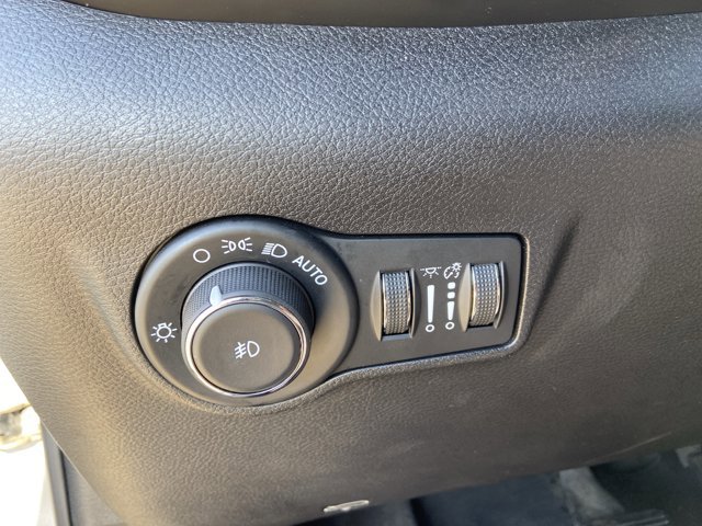 Used 2024 Jeep Compass Latitude image 42