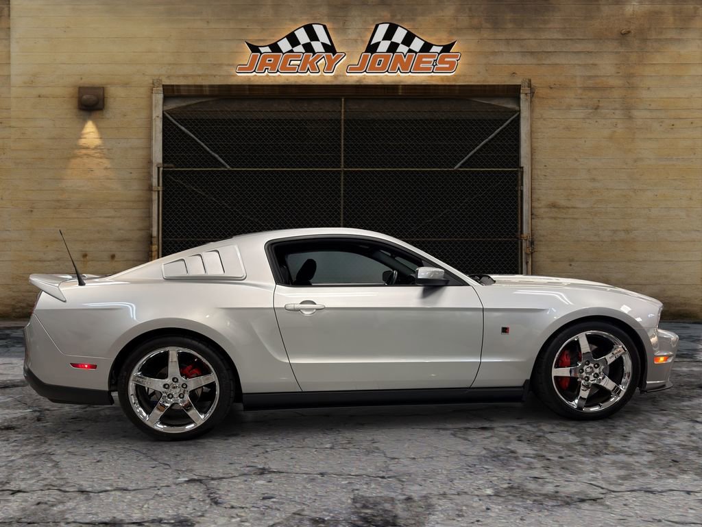 Used 2010 Ford Mustang GT Premium RWD image 11