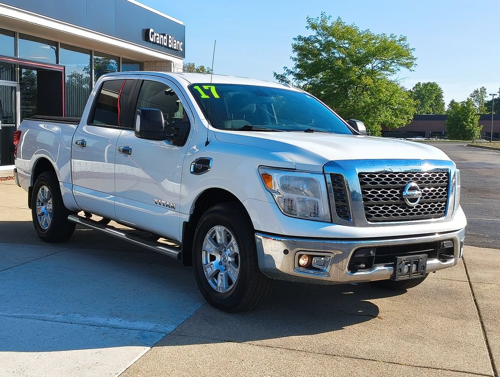 Used 2017 Nissan Titan SV AWD/4WD image 16
