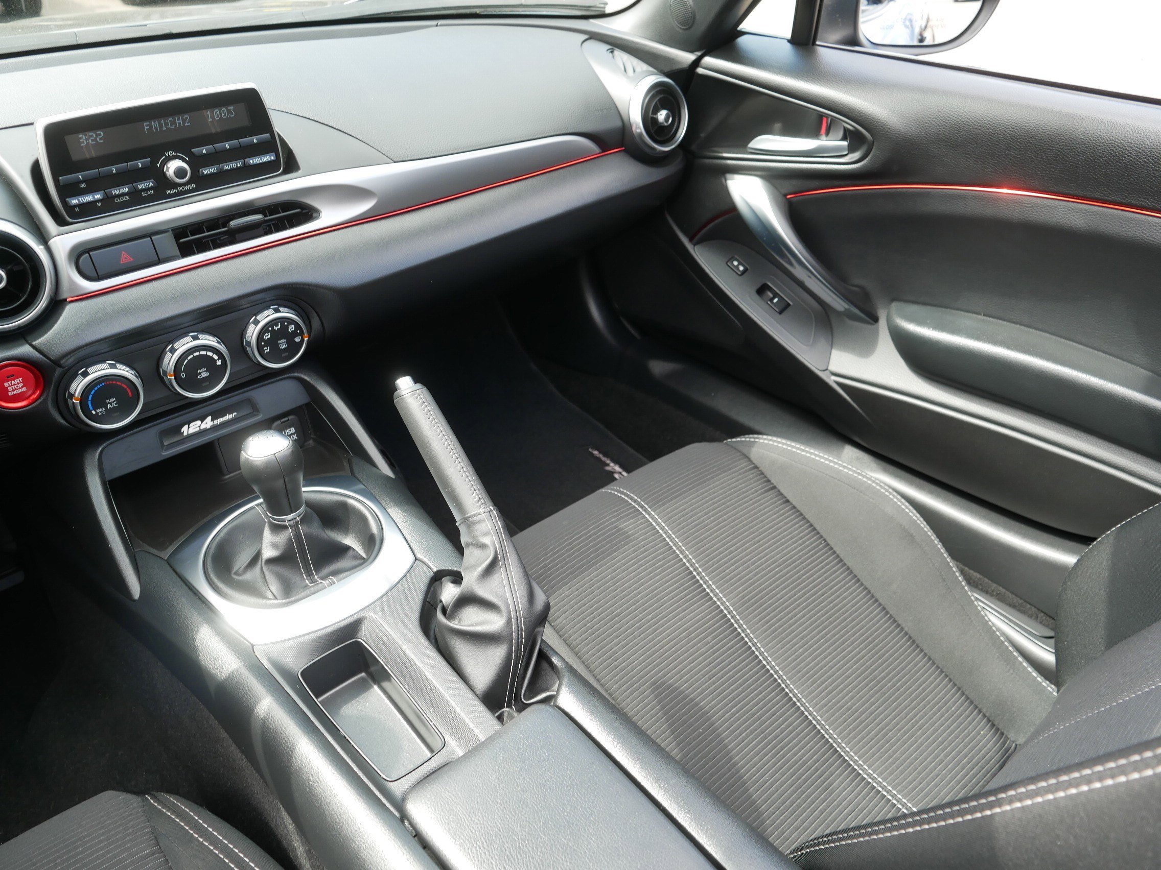 Used 2017 FIAT 124 Spider Classica RWD image 11