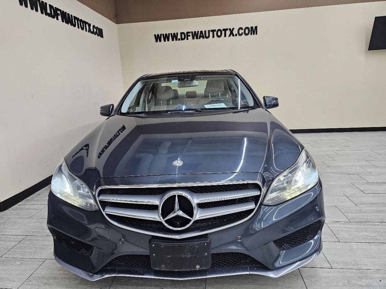 Used 2014 Mercedes-Benz E 550 4MATIC Sedan image 3
