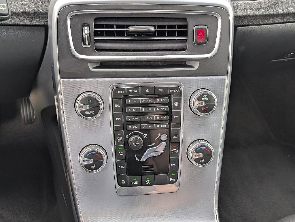 Used 2017 Volvo V60 T5 Premier w/ Convenience Package image 31