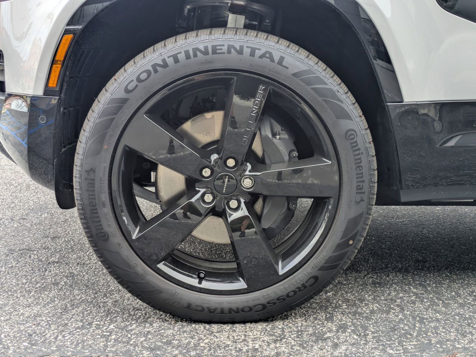 New 2026 Land Rover Defender 110 X-Dynamic SE image 10