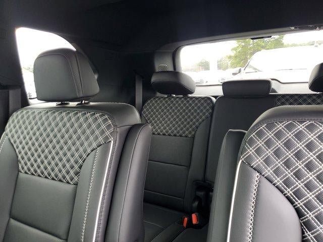 New 2026 GMC Acadia Denali w/ Super Cruise Package FWD image 11