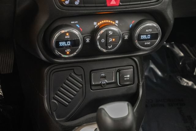 Used 2016 Jeep Renegade Limited FWD image 17