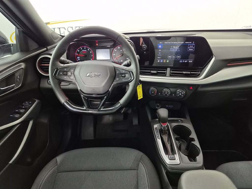 Used 2026 Chevrolet Trax RS w/ Sunroof Package FWD image 30