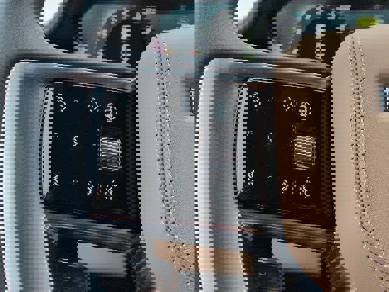 New 2026 Land Rover Range Rover Long Wheelbase SE image 22