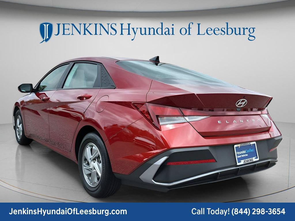 Certified 2024 Hyundai Elantra SE FWD image 6